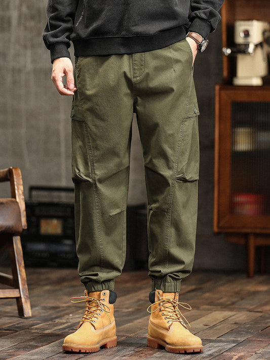 Herren-Cargohose mit elastischem Bund, Knopfleiste und schmal zulaufendem Bein