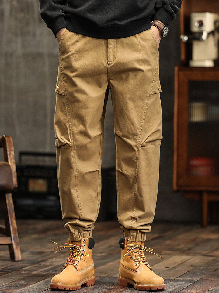 Pantalon cargo fuselé à taille élastiquée et boutons décoratifs pour homme