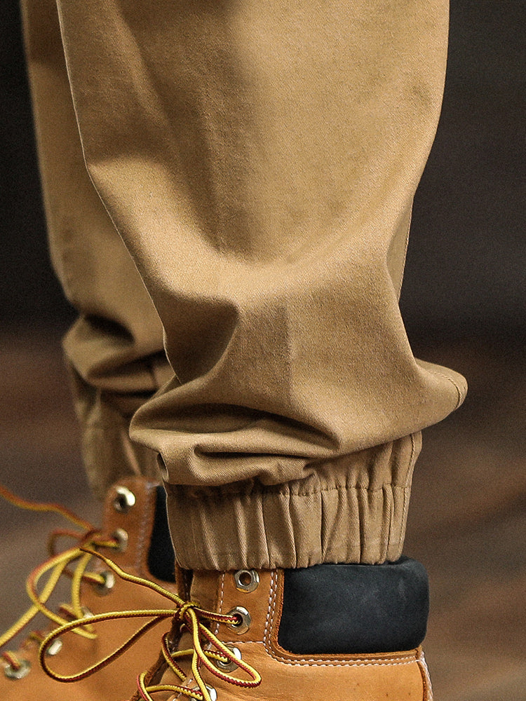 Pantalon cargo fuselé à taille élastiquée et boutons décoratifs pour homme