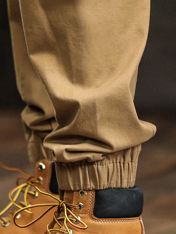 Pantalon cargo fuselé à taille élastiquée et boutons décoratifs pour homme