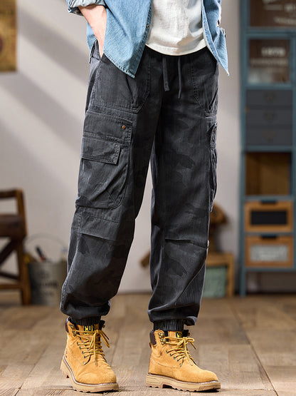 Herren-Jogginghose mit Camouflage-Print und vielen Taschen