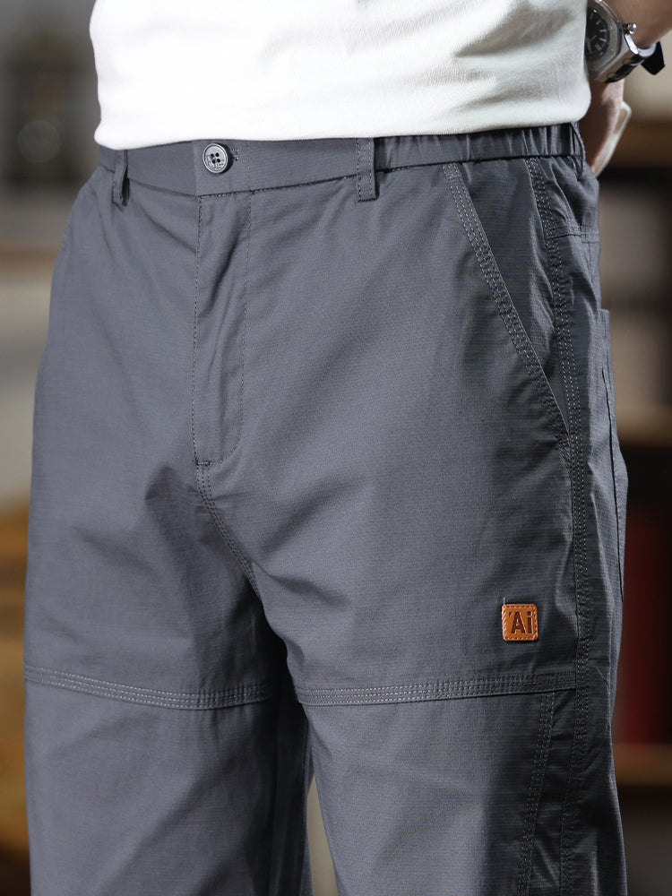 Cargohose für Herren mit aufgesetztem Markenlabel und elastischen Bündchen
