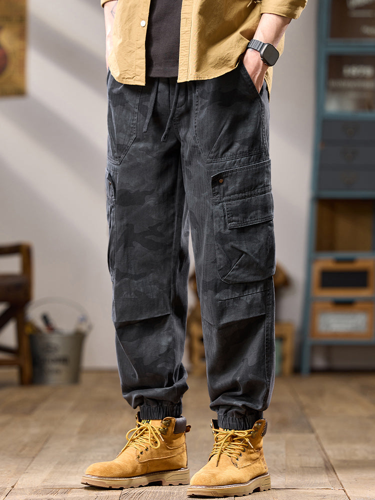 Herren-Jogginghose mit Camouflage-Print und vielen Taschen
