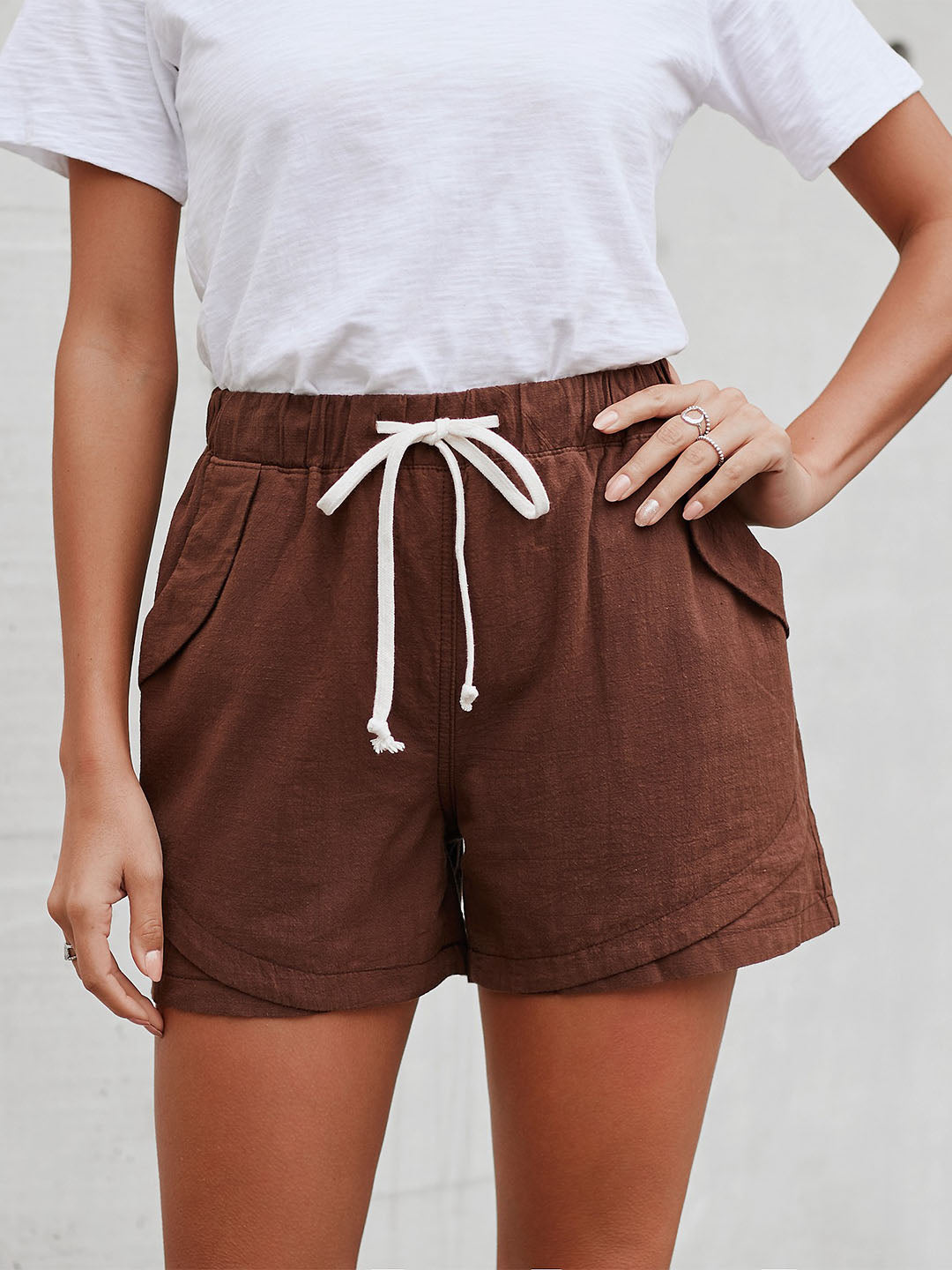 Lose Shorts mit Kordelzug und elastischer Taille und Taschen