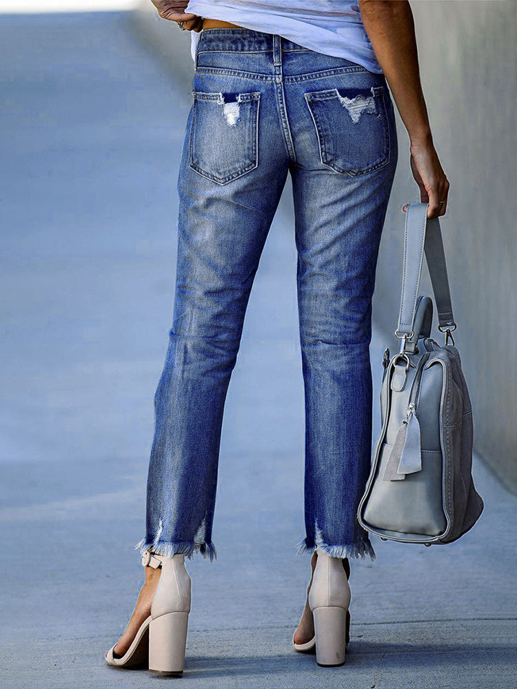 Knöchellange Jeans mit ungesäumtem Saum in Distressed-Optik